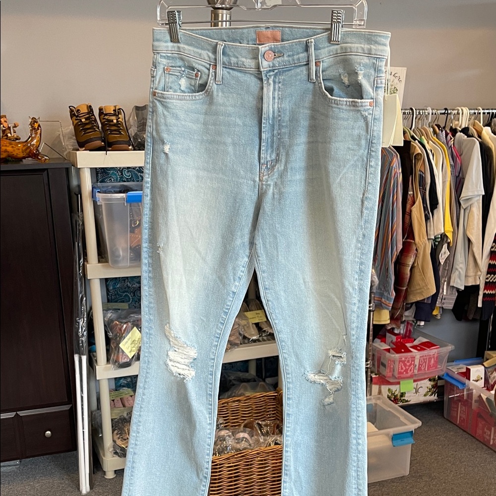 MOTHER The Inside Crop Step Fray Jeans – Free Hugs Wash Distressed Denim Size 32 - Picture 3 of 8